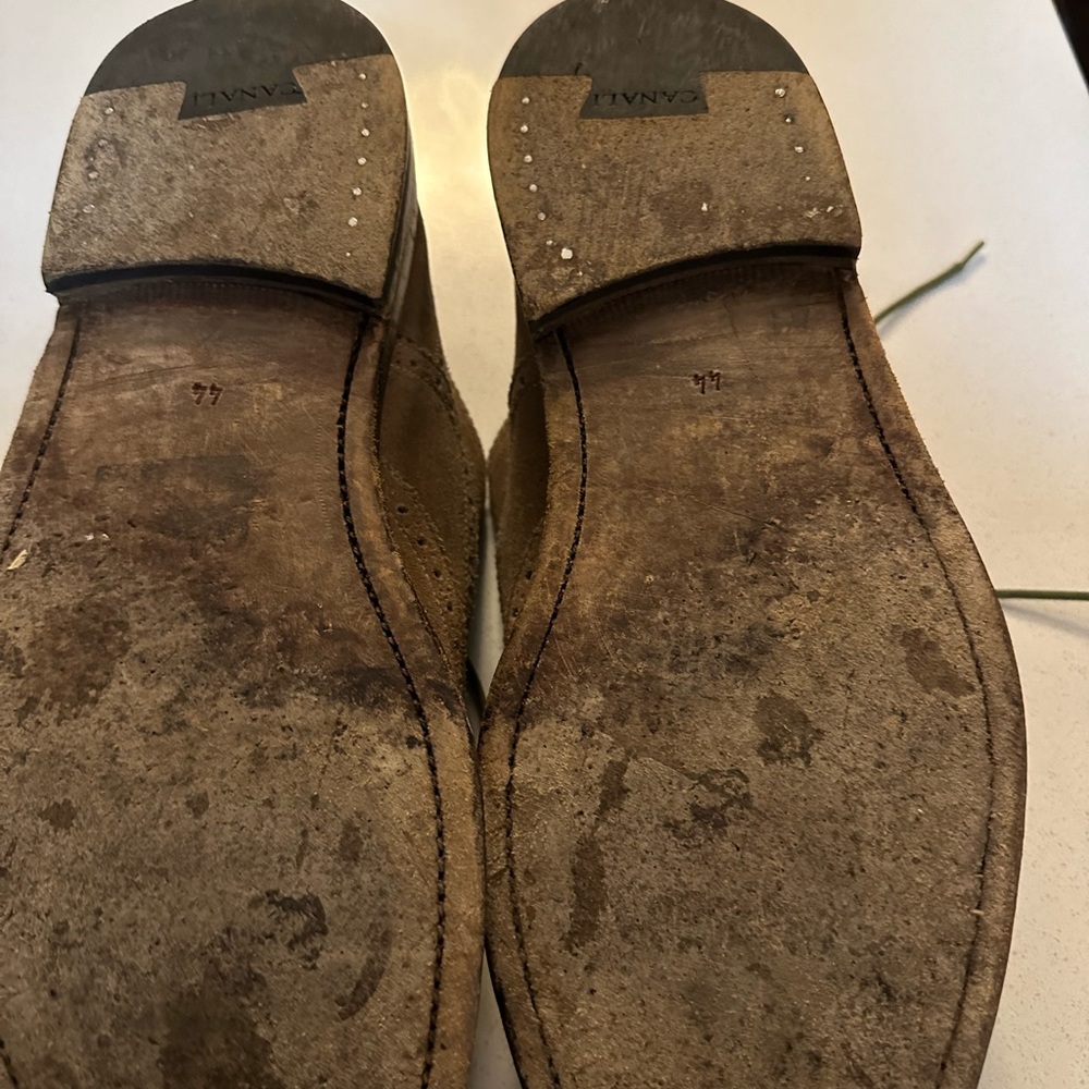 Canali Suede wingtip. Brown in color great condition with solid soles. Size 44 - Picture 4 of 4